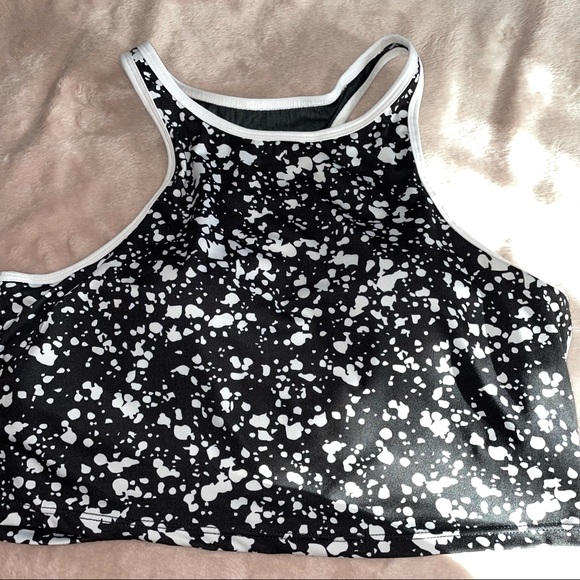 Fabletics Tops - Fabletics Sports Crop Top
Size Large